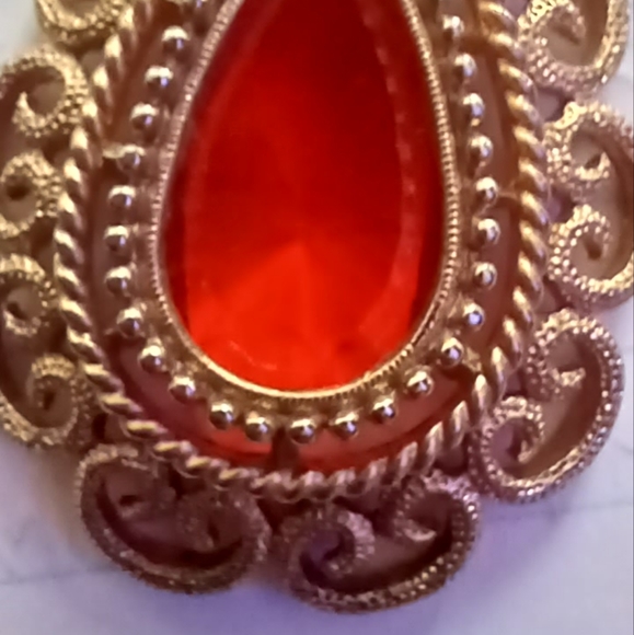 Vintage Avon Gold Tone Necklace with Teardrop Orange Glass Pendant - Picture 6 of 8